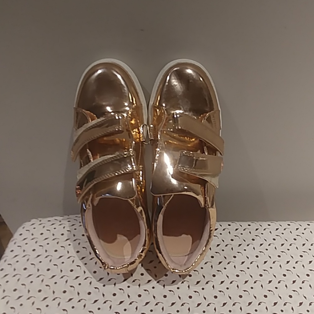 Shoe